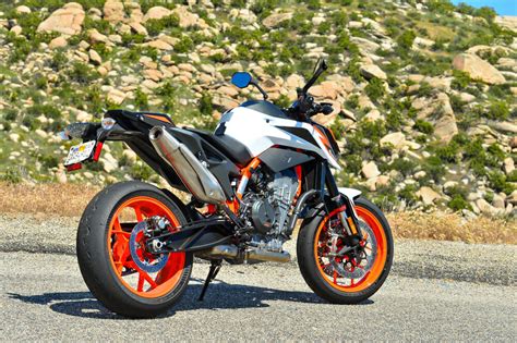 2020 KTM 890 Duke R Review - Cycle News