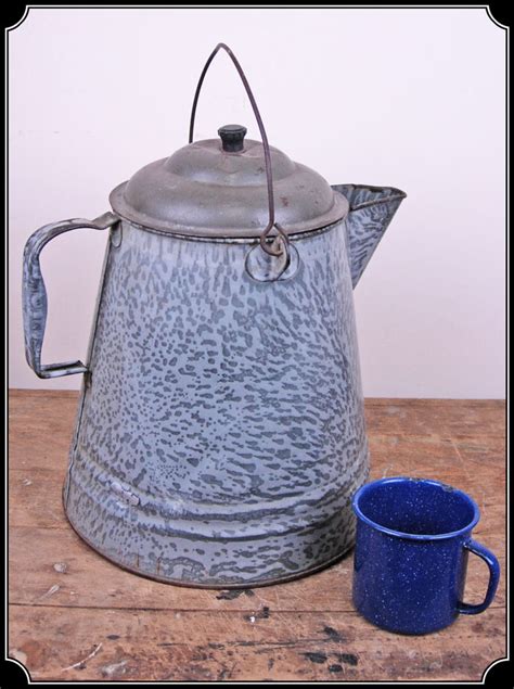 Curio - BIG COWBOY Enamel Coffee Pot