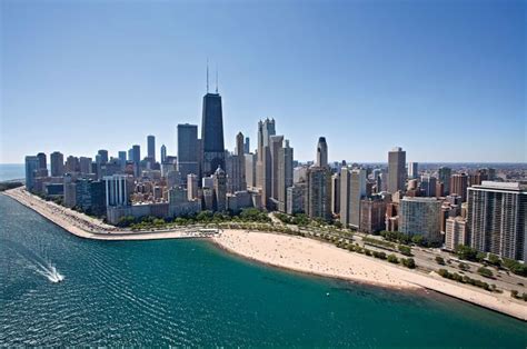 View of Chicago during the summer [3000x1991] | Chicago beach, Chicago lakefront, City beach