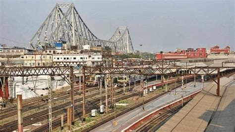 Coronavirus: Platforms empty, only 10 trains arrive at India’s busiest railway station | Latest ...