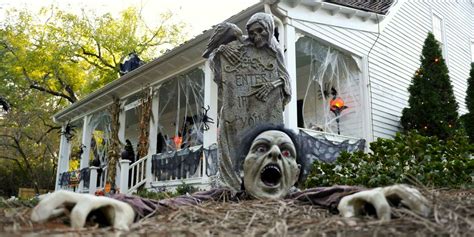 30 Scary Outdoor Halloween Decorations — Best Yard & Porch Halloween Decor Ideas