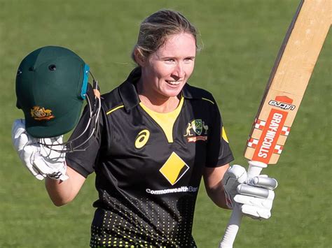 Beth Mooney signs with Perth Scorchers for next two WBBL seasons