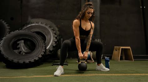 Kettlebell Deadlift: How-To, Muscles, Benefits, Mistakes