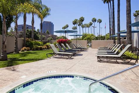 Embassy Suites by Hilton San Diego La Jolla Pool: Pictures & Reviews - Tripadvisor