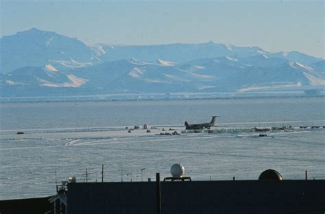 C5 on Ice Runway | Antarctica NZ