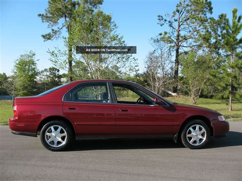 1995 Honda accord ex sedan features