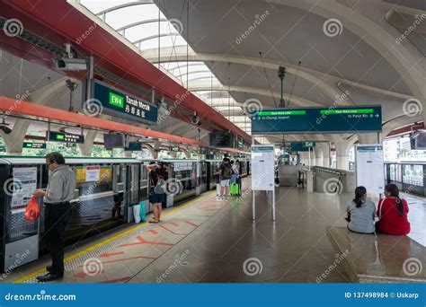 Singapore MRT Train and Station Platform with People Waiting Editorial ...