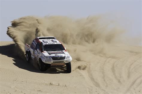 2014 Toyota HiLux Dakar Rally – PerformanceDrive