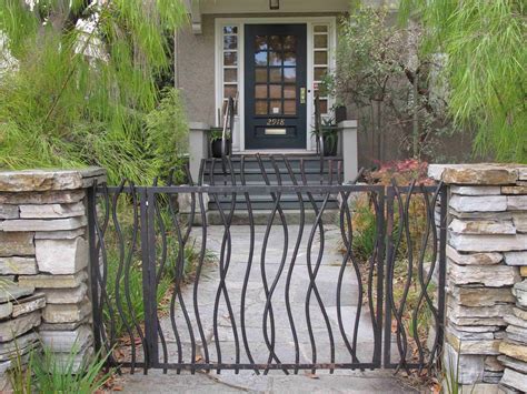 Simple Gate Design For Small House: 15 Best Front Gate Ideas | Iron garden gates, Metal garden ...