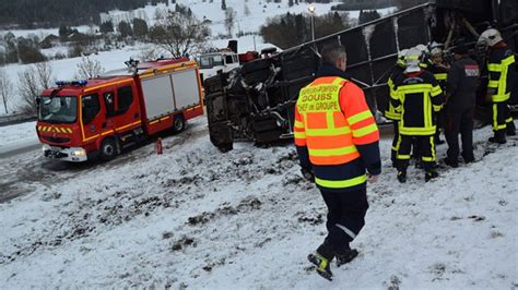 Doubs : ce que l'on sait de l'accident du car scolaire