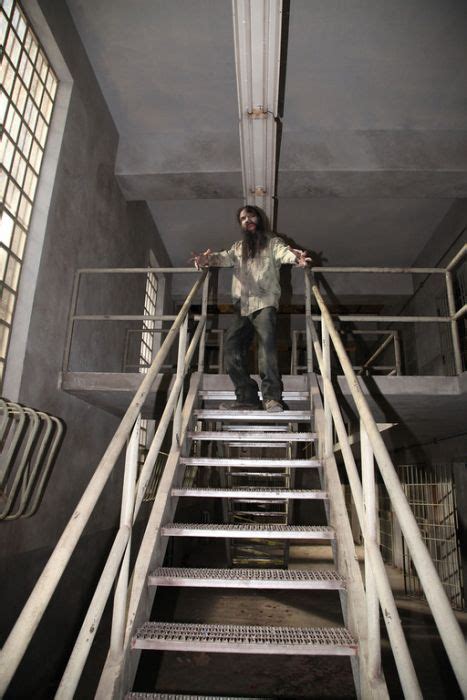 Prison Set of The Walking Dead (37 pics)