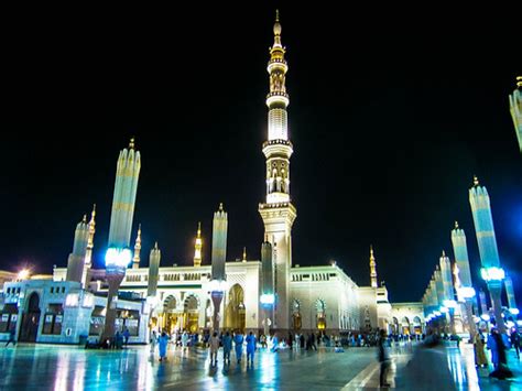 Masjid Nabawi at night | OLYMPUS DIGITAL CAMERA | Flickr