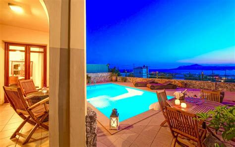 Seaside villas by the Mediterranean sea. Villa rentals near the coast in Greece and Spain ...