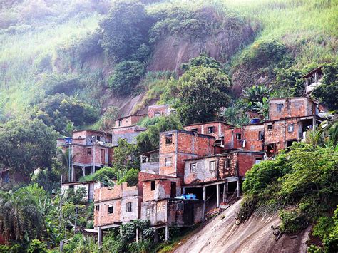 File:Favela-Niteroi.JPG - Wikimedia Commons