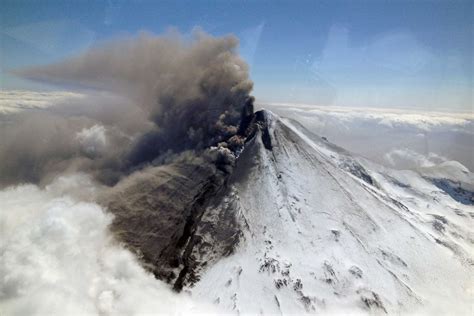 Increased seismicity at Pavlof Volcano in the last 24 hours - Next eruption ahead? - Strange Sounds