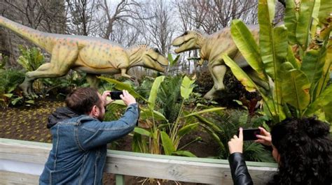 You'll see 40 animatronic dinos at the Bronx Zoo's 'Dinosaur Safari' ride | amNewYork