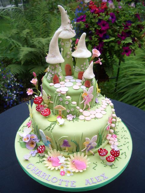 Pin von Anita Brown auf spring floral cakes | Leckere torten ...