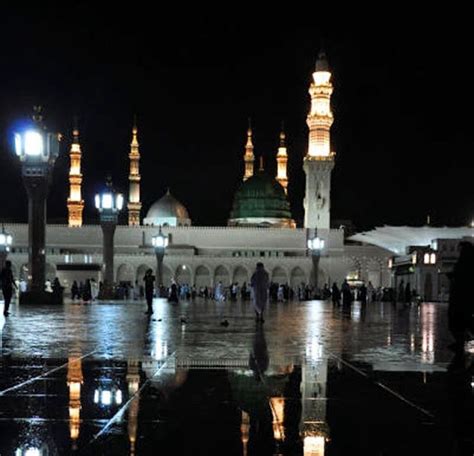 Rare Makkah & Madina Photo Collection: masjid e Nabwi night view