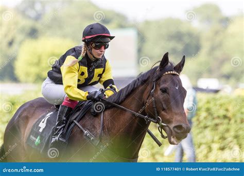 Female Jockey at a Horse Racing Editorial Photo - Image of meadow, horseback: 118577401