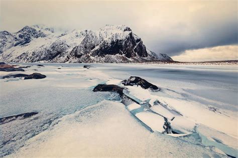 Breathtaking Winter Pictures of Lofoten Islands The Lofoten Islands are an Norwegian archipelago ...