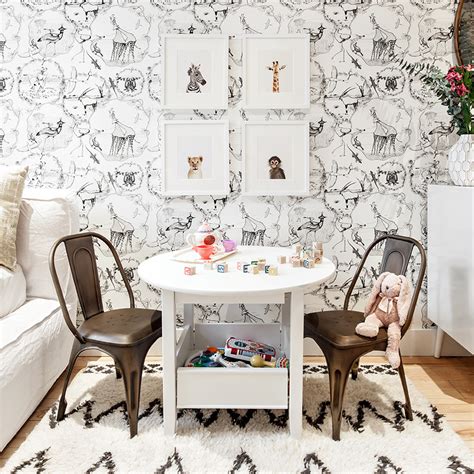 Decor Spotlight: Whimsical Animal Wallpaper