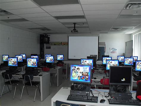 computer lab | Taken April 2010 This is the West Taylor Elem… | Flickr