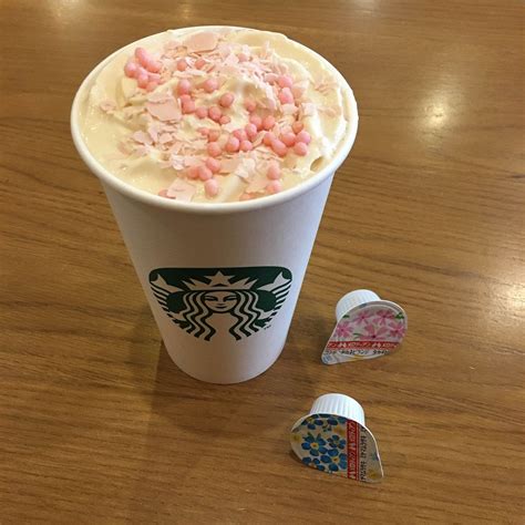 Sakura Latte bough in Starbucks Tokyo - Creative Commons Bilder