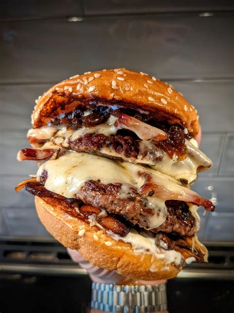 [Homemade] Swiss, Bacon & Mushroom Burger : r/Cheeseburger