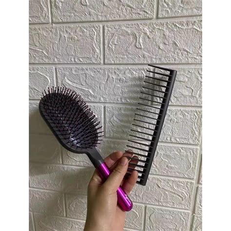 dyson comb, Beauty & Personal Care, Hair on Carousell