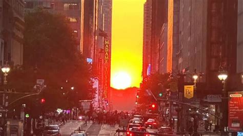 US: Video shows spectacular 'Manhattanhenge' sunset in New York City | US News | Sky News