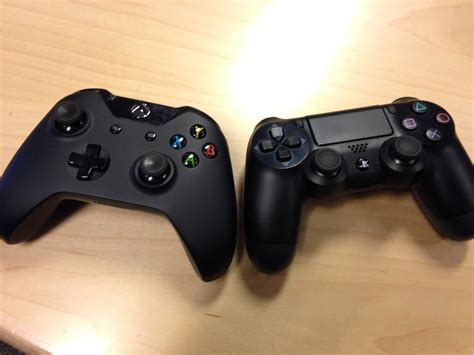 Xbox One And Ps4 Controller Size Comparison Dualshock 4 Vs Xbox One ...