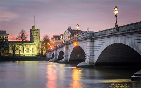 London- Putney Bridge between Putney & Fulham in south west Lond - HML ...