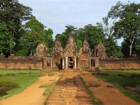 Banteay Srei Temple Guide - Citadel of the Women - Just Siem Reap