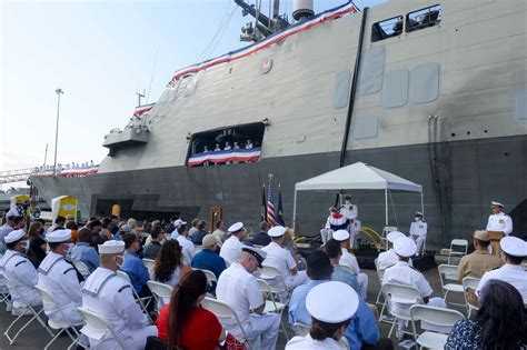 DVIDS - Images - USS Freedom (LCS 1) Holds Decommissioning Ceremony ...