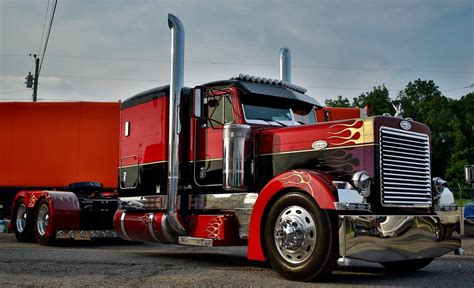 Peterbilt Show Trucks Wallpaper