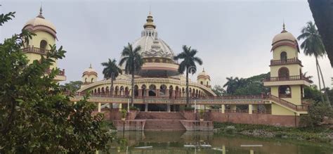 Mayapur temple india stock photo. Image of pond, temple - 173136110