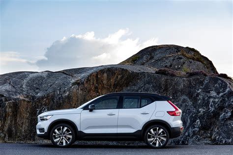 Volvo XC40 Recharge Electric SUV Review: Fast but With Troubling Tech ...