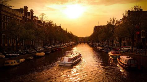 Canal Cruiser Amsterdam Mac Wallpaper Download | AllMacWallpaper