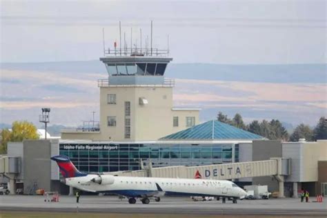Which Airport Is Close To Yellowstone? And Other Yellowstone Airport Travel Facts - A Bus On a ...