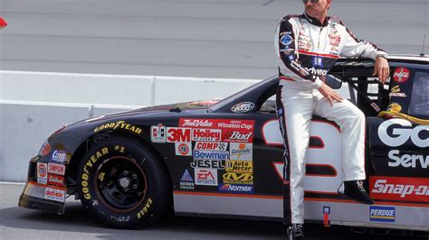 NASCAR drivers honor Dale Earnhardt with paint scheme