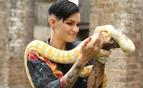 Celebrities Hanging With The Slitheriest Of Snakes | Ruby rose, Ruby ...