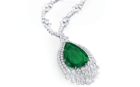 Stunning Emerald Once Owned by John D. Rockefeller Jr. Heads to Auction - Galerie | Bridal ...