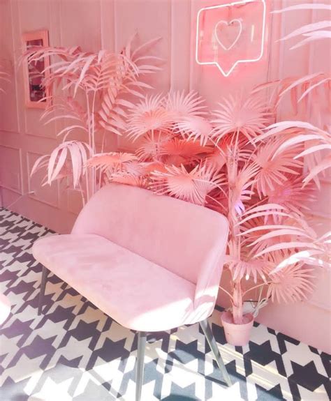 All Pink Salon! | Salon interior design, Beauty room decor, Pink room