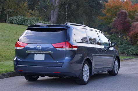 2014 Toyota Sienna XLE Limited Road Test Review | The Car Magazine