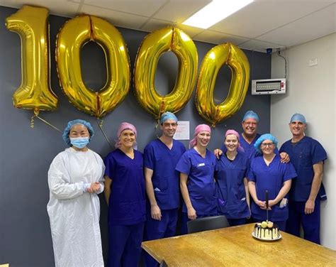 Lake Macquarie surgeon celebrates 1,000 robotics cases | Newcastle Weekly