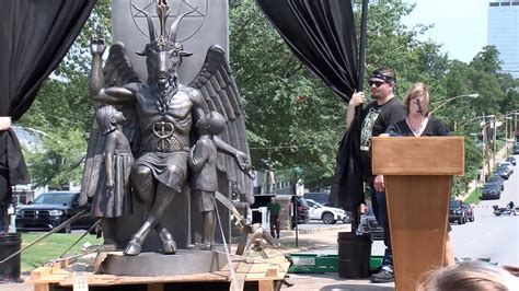 Satanic Temple Unveils 8foot Baphomet Statue At Arkansas