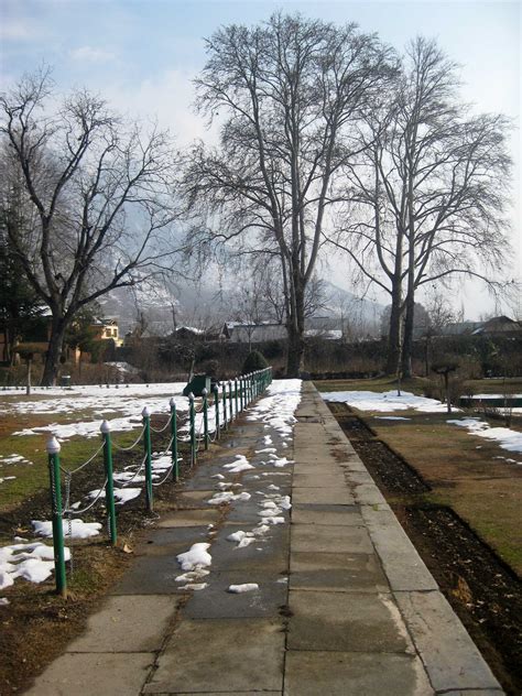 A Kashmiri Photo Story (4) - Shalimar Bagh Srinagar - The Travelling Squid