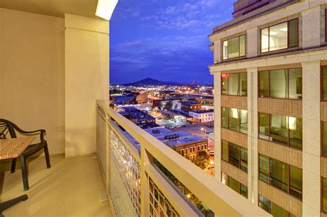 Hampton Inn and Suites Roanoke Downtown Hotel (Roanoke (VA)) - Deals, Photos & Reviews