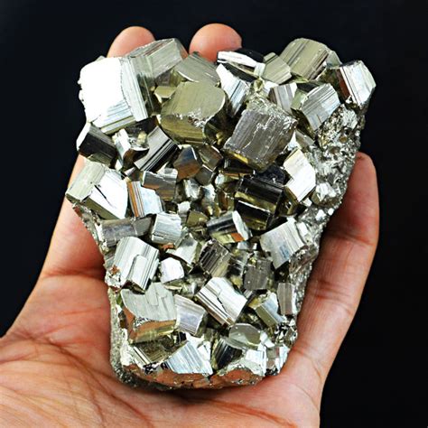 Cubic Pyrite Crystal Cluster - Very Shinny Crystals - 83x62x35 mm - 468 gm - Catawiki