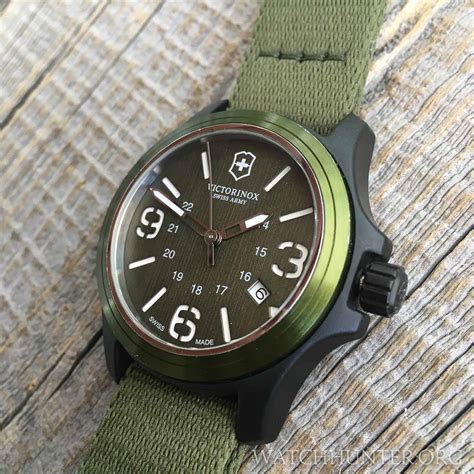 Victorinox Swiss Army Original - Watch Hunter - Watch Reviews, Photos and Articles